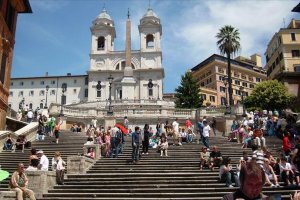 Roma Belediyesi, İspanyol Merdivenleri'ne oturma yasağı getirdi