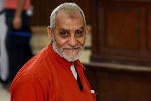 Mısır hapishanesinde 76 yaşındaki İhvan Başkanı yerde yatırılıyor