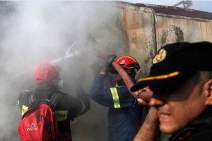 Yunanistan'da artan orman yangınları yerleşim yerlerini tehdit ediyor