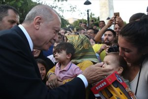 Cumhurbaşkanı Erdoğan'a Sultanahmet'te sevgi seli