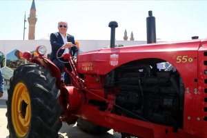 Tarım Aletleri Sergisi'nde 'Yarım asırlık traktörler' sergilendi