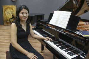 Güney Koreli piyanist Sook Tekin, kariyerini Türkiye'de sürdürüyor