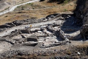 Amasya'da Osmanlı dönemine ait 700 yıllık cami kalıntısı ve sokak bulundu