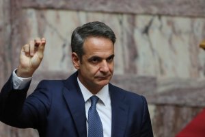 Yunanistan Başbakanı Miçotakis'ten vergi indirimi açıkladı