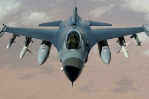 Belçika'ya ait F-16 savaş uçağı düştü