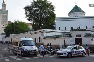 Colmar'da kişi aracıyla camiye çarptı 