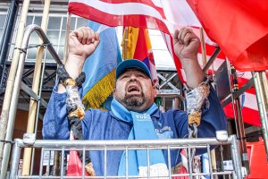 Uygur Türkleri Hollanda'da Çin'i protesto ettiler