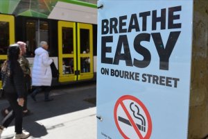 Avustralya'nın ünlü caddesinde sigara kullanımı yasaklandı