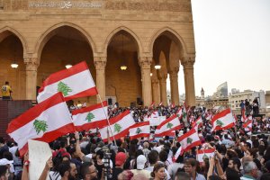 Lübnan'da hükümetin son kararlarına rağmen gösteriler devam ediyor