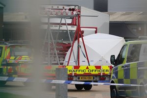 İngiltere'de kamyonun taşıdığı konteynerde 39 ceset bulundu