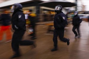 Almanya’da siyahi kadına kasiyer ve polisin ırkçı tavrı tartışma yarattı