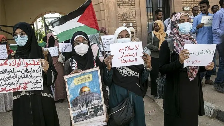 Sudan'da İsrail ile normalleşme protesto edildi