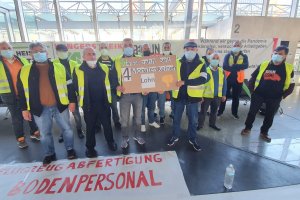 Frankfurt Havalimanı’nda Türk işçilerin açlık grevi devam ediyor