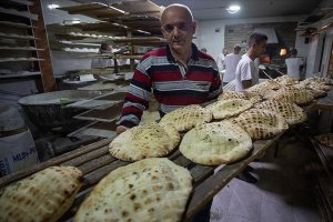 Bosna Hersek'te 500 yıldır yoğrulan Osmanlı somunu ramazan sofralarını süslüyor