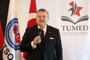 Türkiye'nin Tiran Büyükelçisi Yörük, Türkiye Burslarını kazanan Arnavut öğrencilerle bir araya geldi