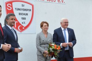 Almanya Cumhurbaşkanı Steinmeier, Türkiyemspor kulübünü ziyaret etti