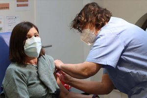 Belçika'da aşı yaptırmayan sağlık personelinin işine son verilecek