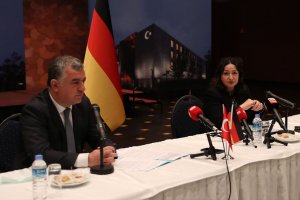 Büyükelçi Şen ve Eyalet Sağlık Bakanı Kalaycı'dan Almanya'daki Türklere aşı çağrısı