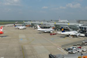  Almanya'nın Münih Havalimanı'nda grev dolasıyla 36 uçuş iptal edildi