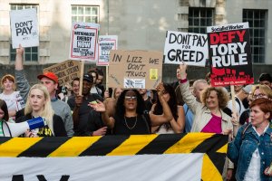 İngiltere'de artan yakıt fiyatlarına protesto