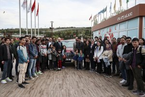 Başkan Bilal Erdoğan Ankara'daki uluslararası öğrencilere Togg'u tanıttı