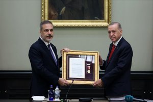 Cumhurbaşkanı Erdoğan'dan Dışişleri Bakanı Fidan'a Üstün Hizmet Madalyası