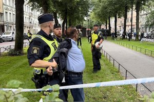 İsveç'te Kur'an-ı Kerim yakılmasına müdale eden kalp hastası Pakistanlıya polis karşı çıktı