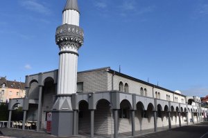 Almanya’da üç camiye çirkin saldırı 