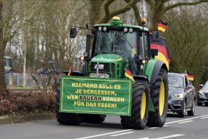 Çiftçiler Düsseldorf'ta hükümeti protesto etti