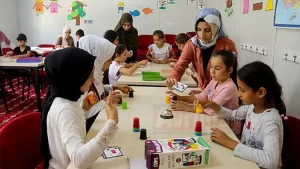 Hacettepe Üniversitesi öğrencileri, Hatay'ın Yayladağı ilçesindeki Bayırbucak Türkmenlerine gönüllü eğitim