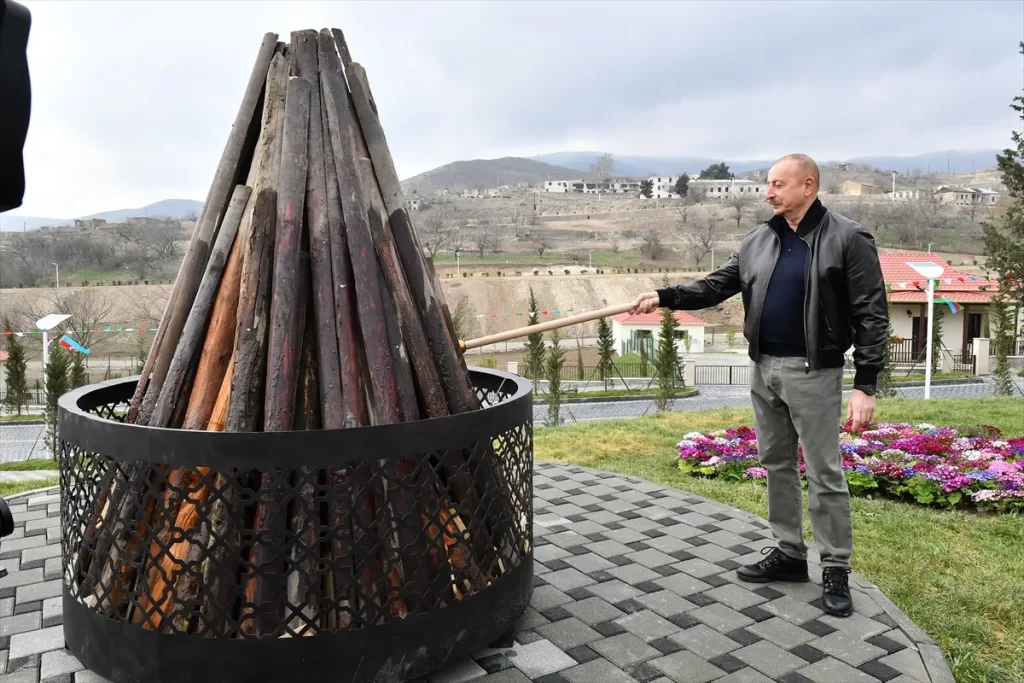 Cumhurbaşkanı İlham Aliyev Karabağ Savaşı'nda işgalden kurtarılan Talış'da Nevruz ateşini yaktı