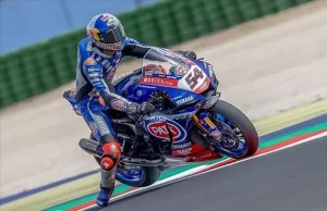 Milli motosikletçi Toprak Razgatlıoğlu, Dünya Superbike Şampiyonası'nın İngiltere etabındaki ilk