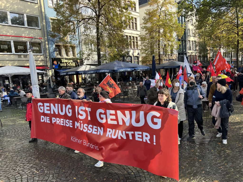 Artan fiyatlar ve hayat pahalılığı Köln'de protesto edildi