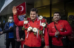 Polonya'da düzenlenen Avrupa Güreş Şampiyonası'nda altın madalya kazanan Rıza Kayaalp