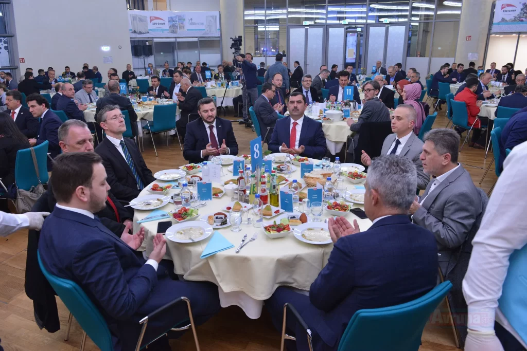 DİTİB‘in iftar sofrası her kesimden insanı bir araya getirdi