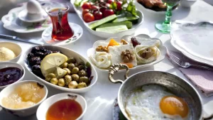   "Kahvaltı sofralarındaki besinlerin sahurda da tüketilmesi gerekiyor"   Bezmialem