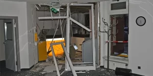 Almanya’nın Ratingen şehrinde sabaha karşı bir banka şubesindeki şiddetli patlama