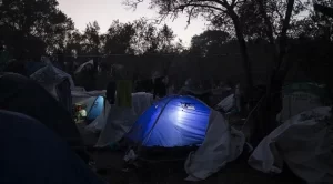 Yunanistan'da kamplarda kalan sığınmacılar arasında ilk koronavirüs vakası tespit edildi.