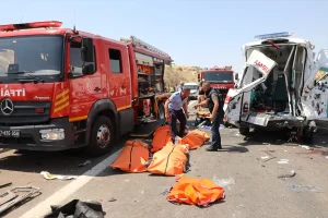 Alınan bilgiye göre, Tarsus-Adana-Gaziantep (TAG) Otoyolu'nun Nizip bölümünde kaza yapan