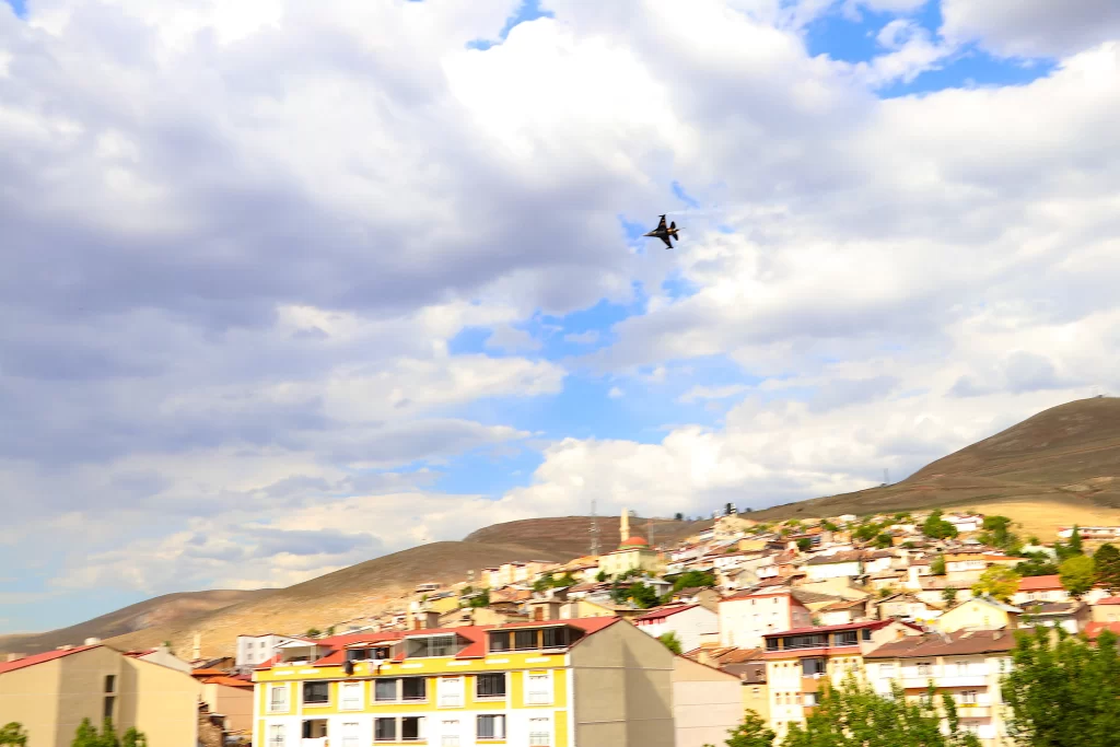 Türk Hava Kuvvetleri akrobasi timi SOLOTÜRK Bayburt'ta