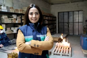 Konya'da yaşayan İrem Buse Karçaaltıncaba, genç yaşta girdiği döküm sektöründe