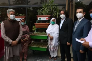 Türk İşbirliği ve Koordinasyon Ajansı (TİKA), Pakistan'da kadınların evde kendi