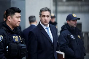 Trump'ın eski avukatı Cohen'e 3 yıl hapis cezası   Cohen,