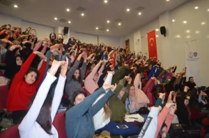 KÜTAHYA 'Kendine iyi bakmayanlar gittikçe kurbağaya dönüşüyor'   Dr. Ender