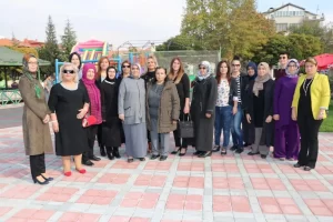 Karaman'da yerel seçimler öncesi bir araya gelen kadınlar, şu anda