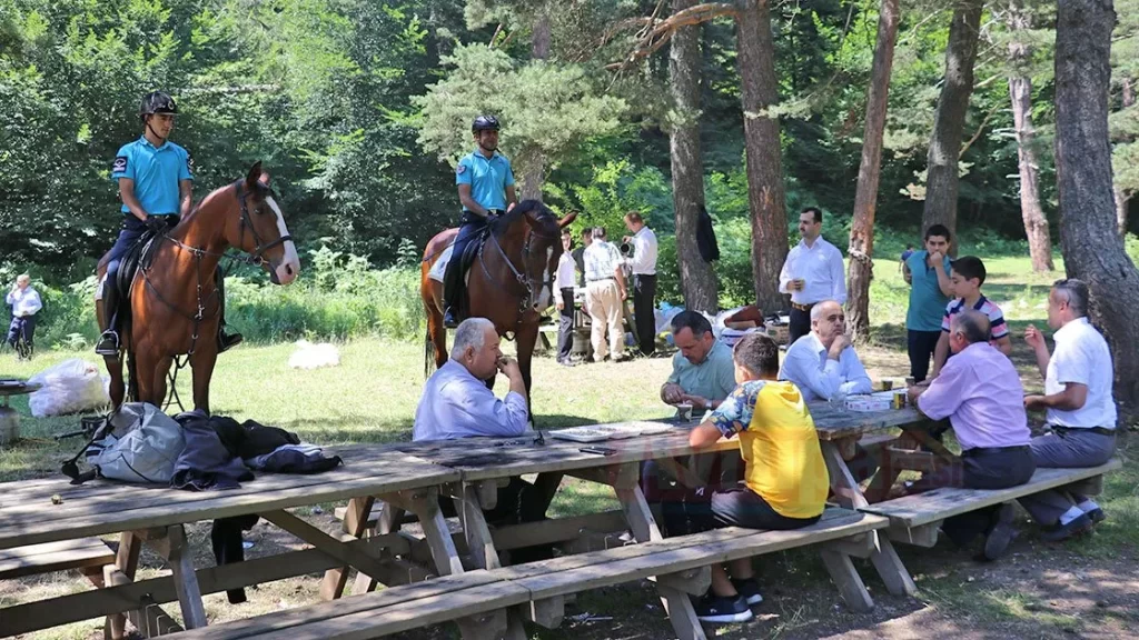 Abant'ta atlı ve motorlu timler görev başında