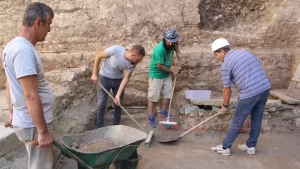 Sinop'ta, Kültür ve Turizm Bakanlığının desteğiyle sürdürülen Balatlar Yapı Topluluğu