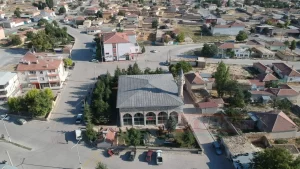 Karaman'ın Akçaşehir beldesinde Karamanoğulları Beyliği'nce 1200'lü yıllarda yaptırılan ve kentteki