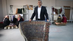 Kaliteli ipliği ve zarif desenleriyle yüzyıllardır evleri süsleyen Bünyan halısı,