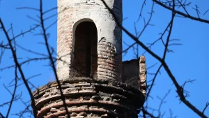 Vakıflar Bölge Müdürlüğü belgelerinde yer alan bilgiye göre, Müderris Mahallesi'nde